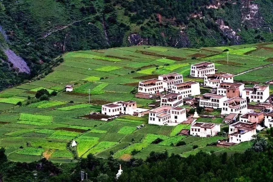 国庆去哪里玩，厦门租车自驾去川西，一个景色媲美西藏的地方